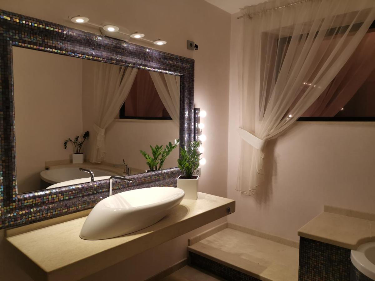 Kubiq Residence Giarmata Luaran gambar