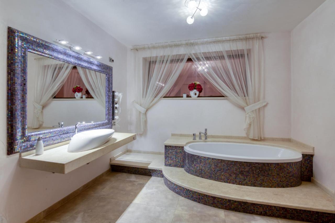 Kubiq Residence Giarmata Luaran gambar