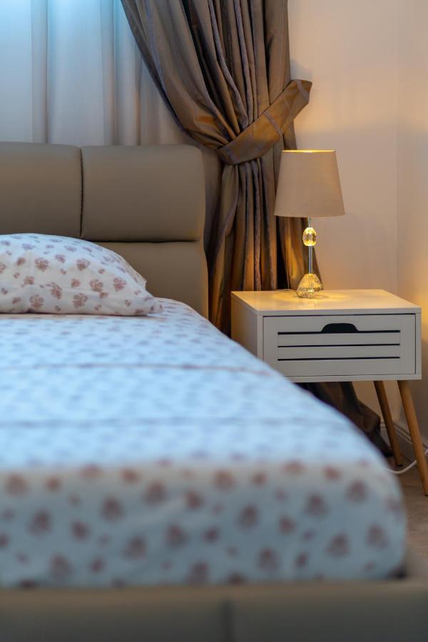 Kubiq Residence Giarmata Luaran gambar